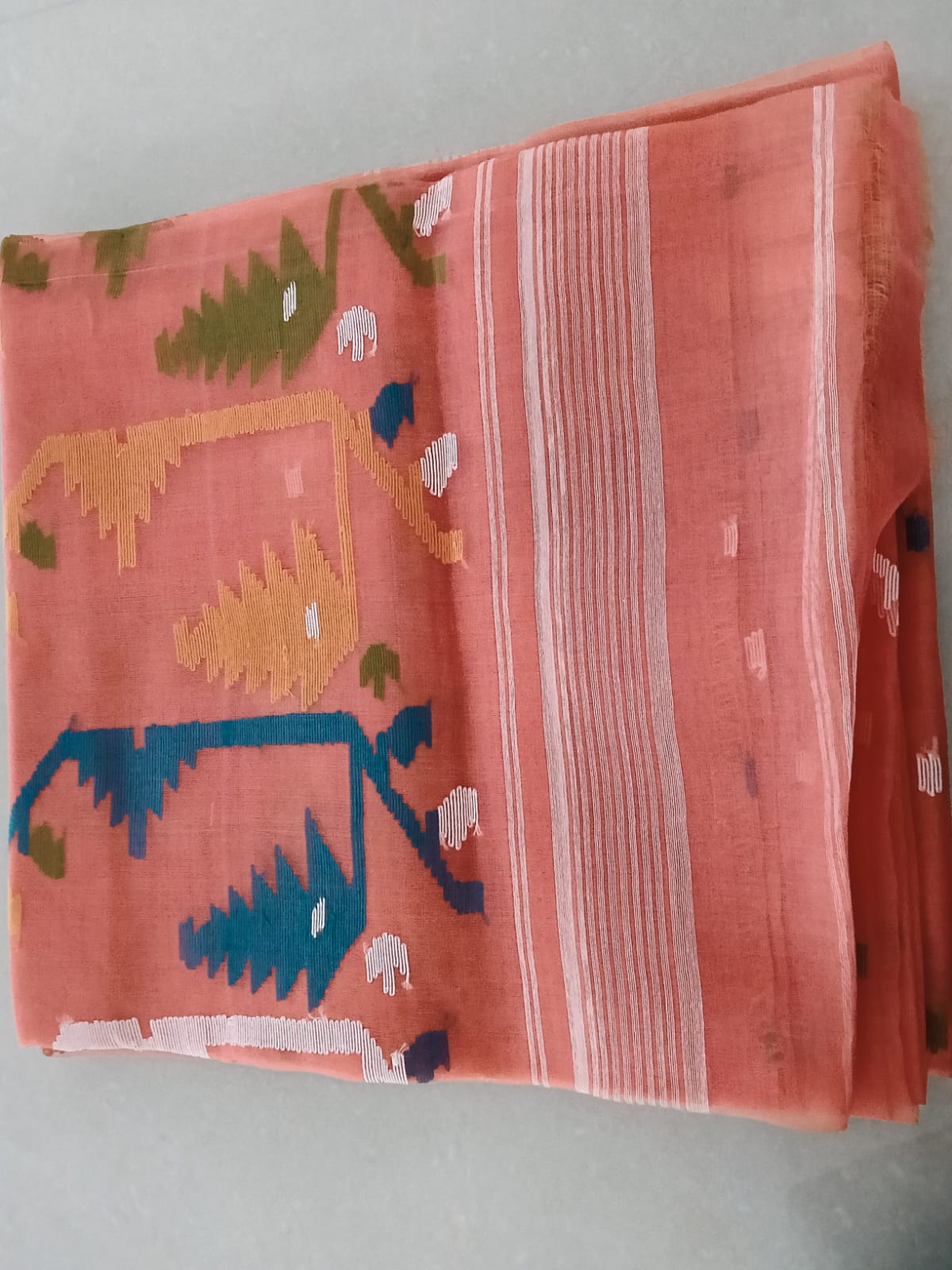 Coral Peach Geometric Pattern Saree - Image 3