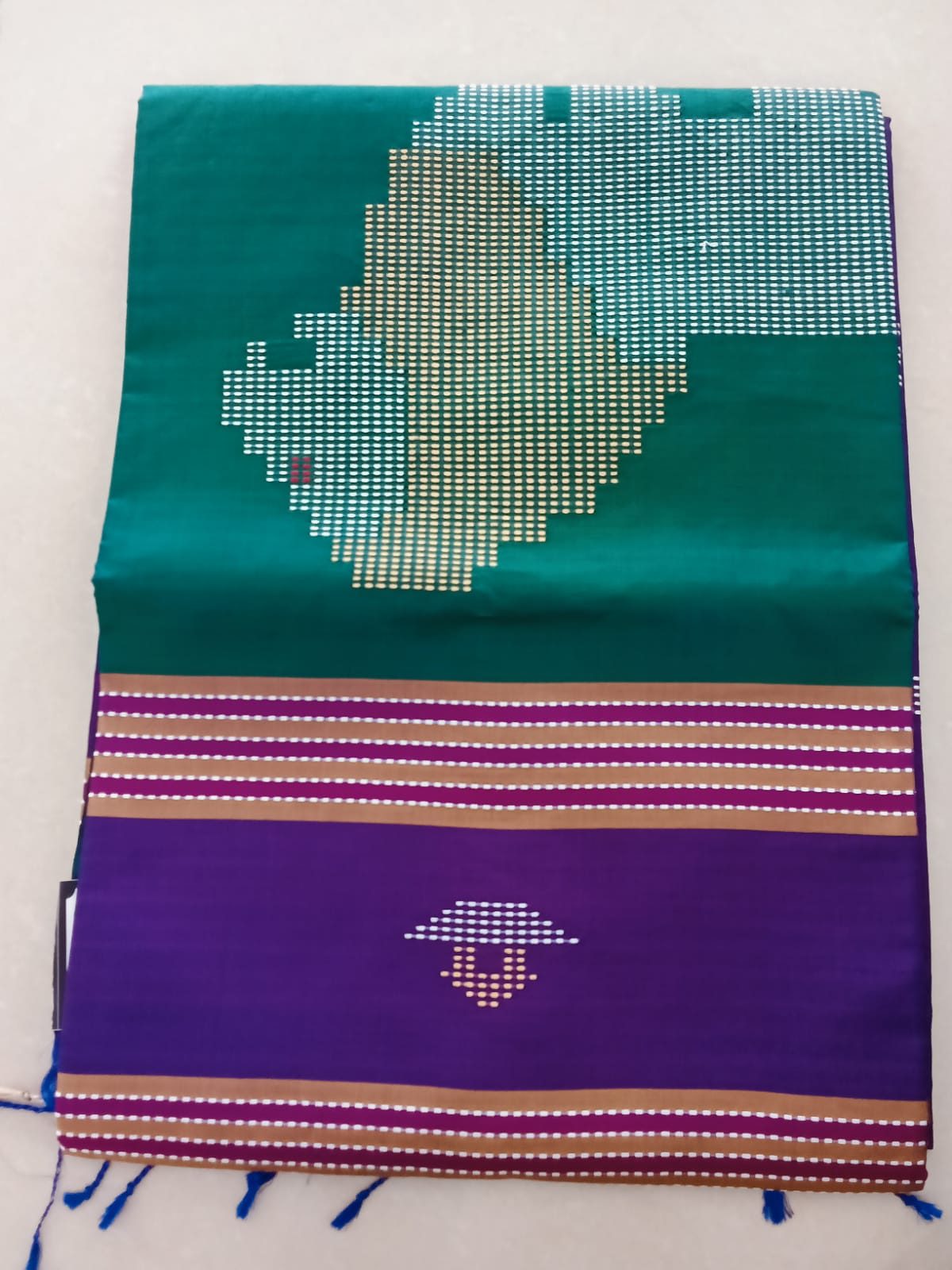 Vishnu Puri Geometric Dotted Motif Sarees - Image 9