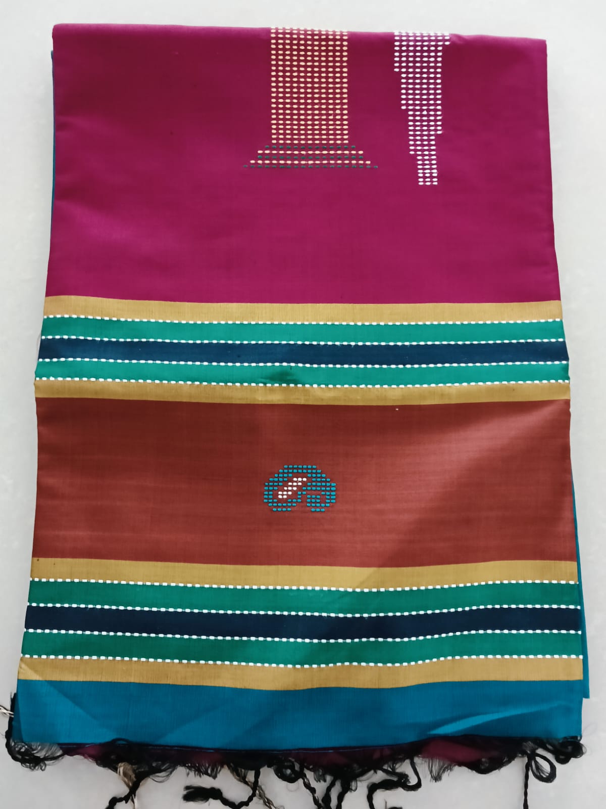Vishnu Puri Geometric Dotted Motif Sarees - Image 5
