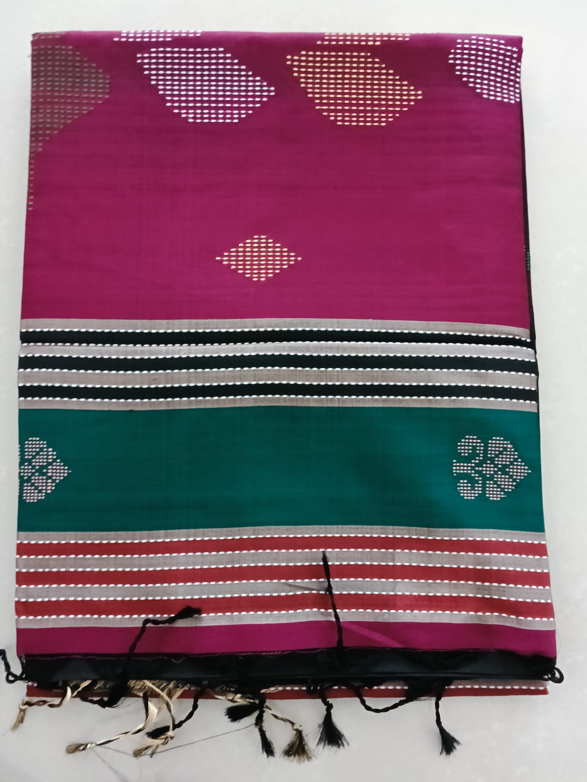 Vishnu Puri Geometric Dotted Motif Sarees - Image 4